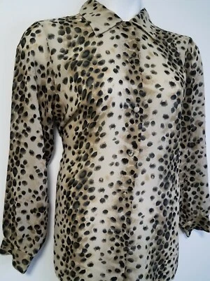 Blusa Camisa CASUAL CORNER Para Mujer Mediana Botón Cuello Semi Transparente Estampado Animal  Foto 1 de 4