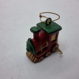 Adorno de Navidad tren juguete resina pintada vintage de 3/4" - Imagen 1 de 4