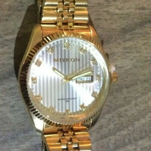 Miykon Men's Watch Oversize Silver Dial Gold Linked Band New Style Waterproof! - Picture 1 of 3