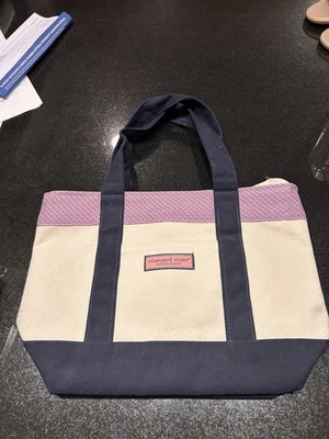 Bolso de Mano de Lona Vineyard Vines - Azul Marino y Crema con Borde Estampado de Ballena Rosa/Azul Foto 1 de 3