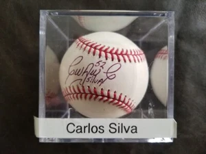   CARLOS SILVA HANDSIGNIERT OFFICIAL MAJOR LEAGUE BALL MARINERS PHILLIES CUBS - Bild 1 von 2