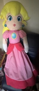 Large Nintendo Princess Peach Plush - Picture 1 of 3