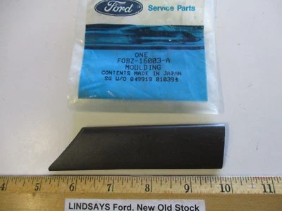 FORD 1990/1994 FESTIVA "MOLDING" (GUARDABARROS DELANTERO) NEGRO CON TEXTURA DERECHA F0BZ-16003-A Foto 1 de 3