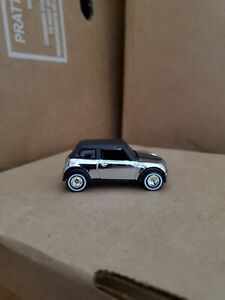 Hot Wheels Classic Series 5 Chase 2001 Mini Cooper Chrome with Real Riders