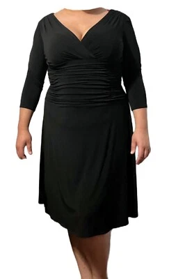 Vestido de granero negro profundo en V fruncido fruncido fruncido 16 Foto 1 de 4