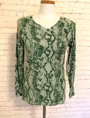 *NWT* LuLaRoe-Med-Cozy Hazel Long Sleeve Raglan Top-Green - Image 1 of 4