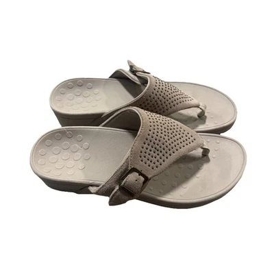 Sandalia Tanga Vionic Capitola Gamuza Tachonada Talla 8 Damas Mujeres’s Foto 1 de 4