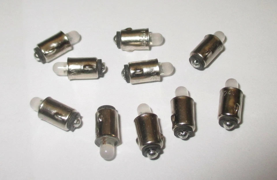 LED Ersatzlampen BA5 mit Knagge ( Märklin 600150 ) 16-24V  -  10 Stück   "NEU" - Bild 1 von 1