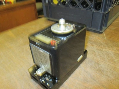 Cortador-Martillo Temporizado Motor y Embrague Imán 10336H46B3 120V 60Hz Usado Foto 1 de 4