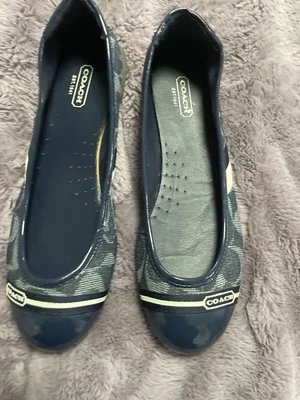 Coach blue size 6 1/2 carie patterned loafers in demin shoes striped flats - Image 1 of 4
