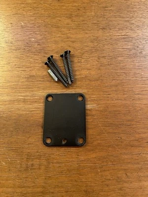 Peavey Reactor o Depredador EE. UU. Años 90 Placa de Cuello con Tornillos  Foto 1 de 2