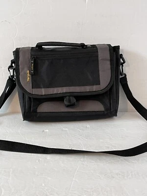 Targus Black & Gray Laptop Padded Notebook Medium Messenger Bag Nylon - Image 1 of 4