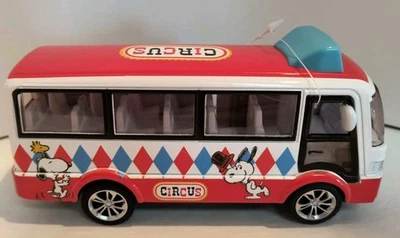 PEANUTS SNOOPY RED CIRCUS RARE DIECAST TOUR BUS 5" PULL BACK DOORS OPEN🆕🆓Ship! - Image 1 of 4