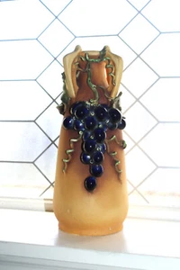 Jarrón de cerámica Art Nouveau Ánfora 4 asas de contrafuerte y uvas - Imagen 1 de 9