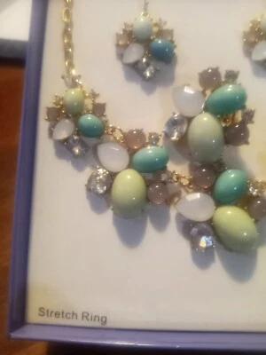 Collar y pendientes Jacqueline Smith y anillo elástico. Stock muerto vintage Foto 1 de 4