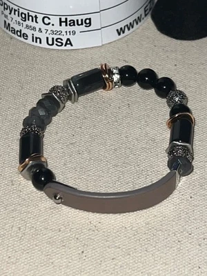 Pulsera elástica de cuero y cuentas KEEP COLLECTIVE Story negra y gris Foto 1 de 4