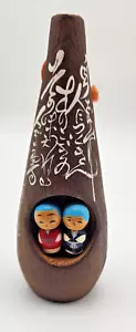 Ornamento miniatura Kokeshi in legno vintage con 2 piccole bambole all'interno fatto a mano Giappone - Foto 1 di 5