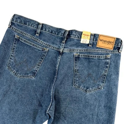 New Wrangler Rugged Wear Mens Relaxed Straight Fit Denim Jeans 40 (42x30) Cowboy - Image 1 of 4