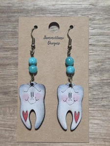 Pendientes de madera cortados con láser pintados a mano dentista dental 2" - Imagen 1 de 1