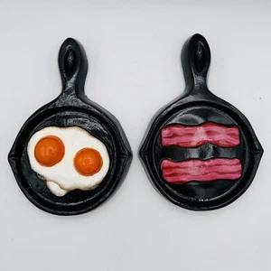 Chalkware Kitschy Egg Bacon Pan Kitchen Retro Style Wall Plaque - Picture 1 of 3