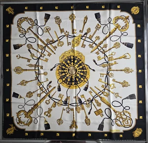 BUFANDA HERMES CARRE 90 LES CLES "LAS LLAVES" NEGRO/MARFIL/ORO CUADRADO 100% SEDA - Imagen 1 de 14