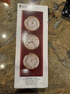 Howard Miller Wall Clock 15"H x 1"D x 5"W Analog Round Glass Double A Batteries - Picture 1 of 10