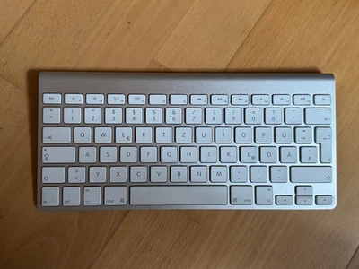 Apple A1314 Magic Wireless Keyboard Tastatur Weiß Bluetooth QWERTZ Original Mac - Bild 1 von 2