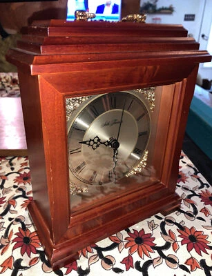 SETH THOMAS  QUARTZ MANTLE DESK CLOCK 9”H X 7”W - Image 1 of 4