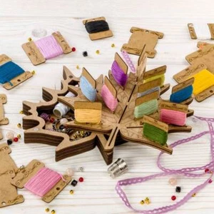 Box for handicraft + 21 bobbins "Maple Leaf" - Picture 1 of 6