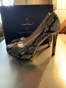 Pour la Victoire Gilliana Printed Snake Pumps 8.5 - Picture 1 of 6