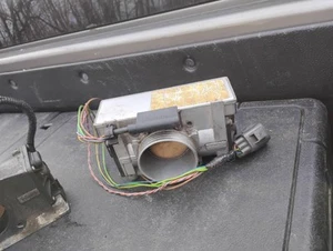 99-01 Volvo V70R ETM Electronic throttle body - Picture 1 of 3