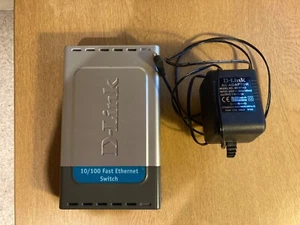 D-Link DES-1008D 8-Port 10/100 Fast Ethernet Switch - Photo 1/6