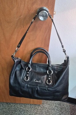 Auténtico bolso de hombro convertible de cuero negro COACH Ashley #F15447 Foto 1 de 4
