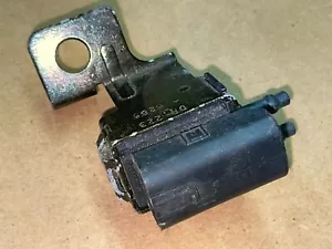 Corvette EGR Valve Solenoid and Bracket GM 92 93 94 95 96 - Foto 1 di 4