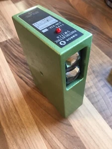 OMRON PhotoElectric Switch E3B-4036B / RSK-G 110, 120, 220, 240v Powered. - Picture 1 of 12