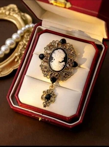 European/ American Medieval Style Lady Head Shaped Brooch,Vintage Palace Pattern - Picture 1 of 3