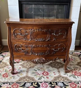 Italian Louis XV Carved Walnut Commode or Bombay Chest of Drawers - Picture 1 of 24