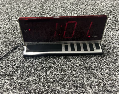 Vintage Spartus 1150 Electronic Digital Clock Red LED Alarm Clock/ Large Display Cover