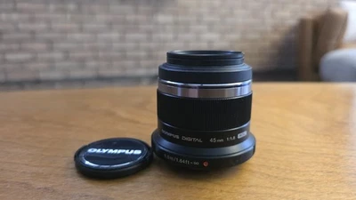 Lente Olympus M.Zuiko 45 mm F/1,8 Foto 1 de 4