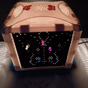 Vintage Lite Brite Cube, Hasbro Light Bright, funktioniert.  Heringe enthalten.  USA 2001 - Bild 1 von 12