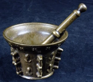 BRONZE MÖRSER FRANKREICH RENAISSANCE BECHER RIPPEN MÖRSER PISTILL 16. JH - Picture 1 of 12