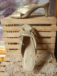 AEROSOLES ~ STREET LAMP~ METALLIC GOLD LEATHER COMFORT MULES SANDALS HEELS~ 8M - Picture 1 of 9