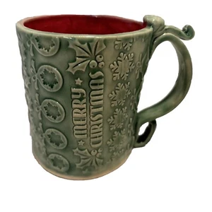 Taza de Navidad de cerámica artística de estudio hecha a mano verde 3D taza muy ornamentada roja por dentro - Imagen 1 de 7