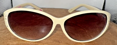 Gafas de sol vintage CANDIES de gran tamaño ojo de gato marco crema marfil estrás templo Foto 1 de 4