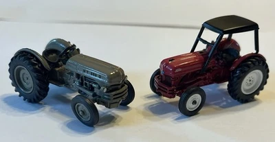 Greenlight Down On The Farm Lot Of 2 Tractors 1943 Ford 2N And 1946 Ford 8N - Image 1 of 4