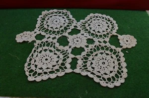 ** ANCIEN NAPPERON AU CROCHET CENTRE DE TABLE SOUS VASE BRODERIE DENTELLE - Imagen 1 de 4