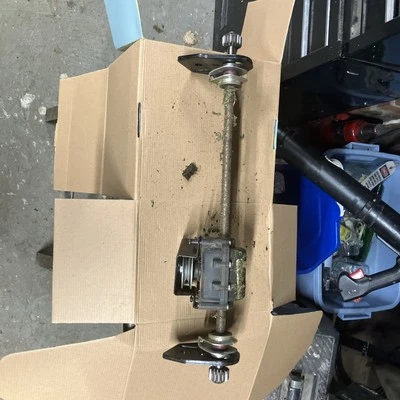 Toro 145-5515 TRANSMISIÓN Y EJE TRASERO 145-5501-03. Completo con engranajes de transmisión Foto 1 de 4