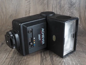 Achiever Auto Thyristor 260T Camera Flash w/Case Shoe Mount Tested - Picture 1 of 8