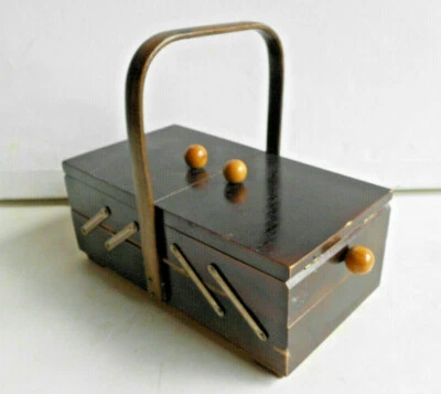 Älterer Nähkasten aus Holz klappbar Henkel gut erhalten mit Inhalt (12) - Bild 1 von 4