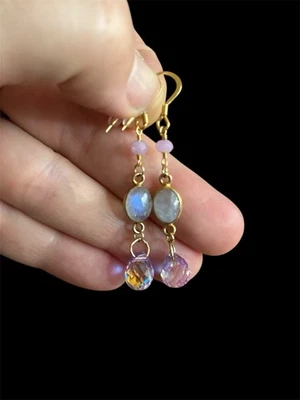 Pendientes colgantes vintage de piedra lunar + violeta de vidrio: acero inoxidable chapado en oro de 18k Foto 1 de 4